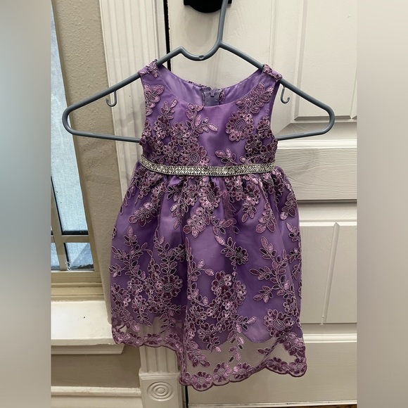 Beautiful lavender, embroidered gown with diamond belt - Picture 1 of 4